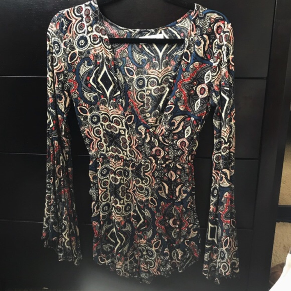 Bell Sleeve Romper - Picture 4 of 4